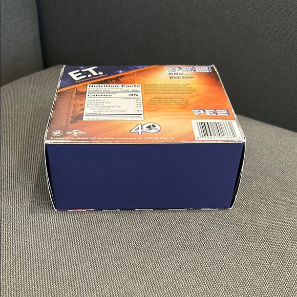 40th Anniversary E.T. Candy Dispenser Set - Red and Tan - Picture 4 of 4